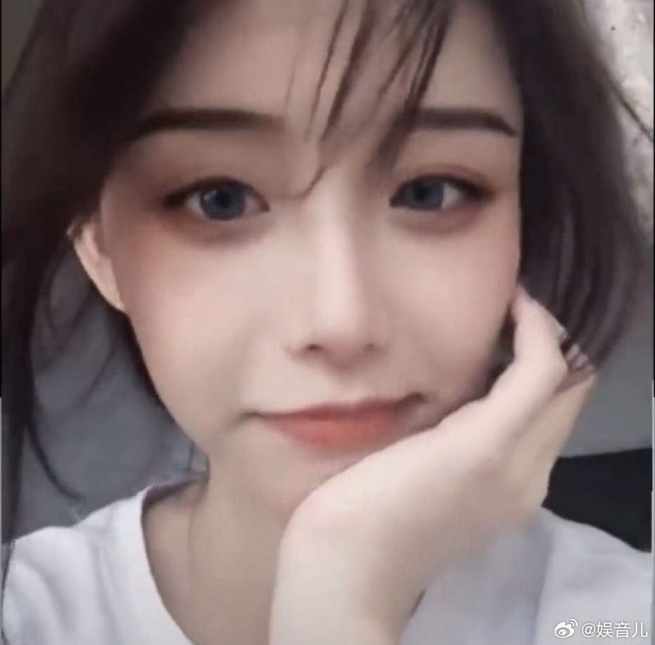 1.青你出道的一个小哥小管，拍环大陆耽美了，双男主直接在活动现场，热舞头纱吻亲亲抱抱举高高。一切为了流量为了米。
2.王晓慧有婚史，和MCN公司有合同纠纷，才选择不进圈，现在壹心娱乐帮忙处理好了。
3.Lisa跟加二那段，在棒子国发展的时候处的，算是和平分手，现在当朋友。
4.于妈很看好傅恒，努力 ​