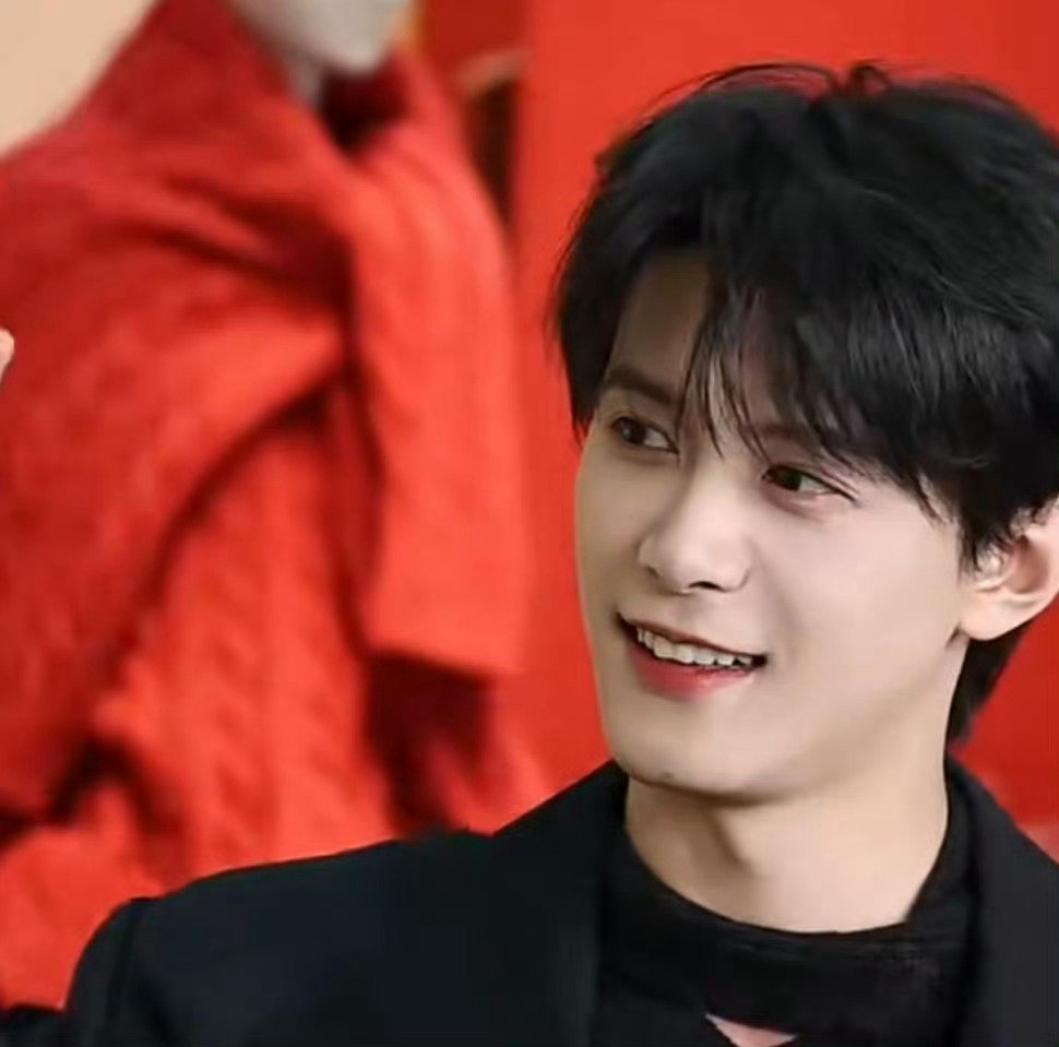 #邓凯方否认恋情#
邓凯方已经否认恋情，别再造谣了吧，应该就是经纪人朋友之类的 ​