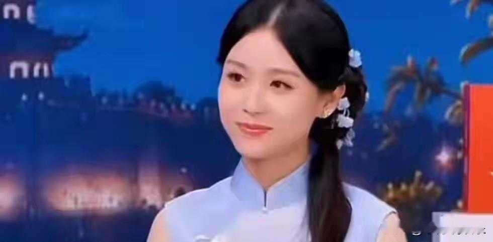 王晓慧还是进圈了，她现在已经认证为演员，我就说过没有谁会跟钱过不去。

王晓慧登上了央视中秋晚会，她的形象是大家心目中的白月光，非常适合进圈，观众缘很好。

她回应之前一直犹豫，是因为她做事比较谨慎，三思而后行，慎重才是对自己负责的表现。
