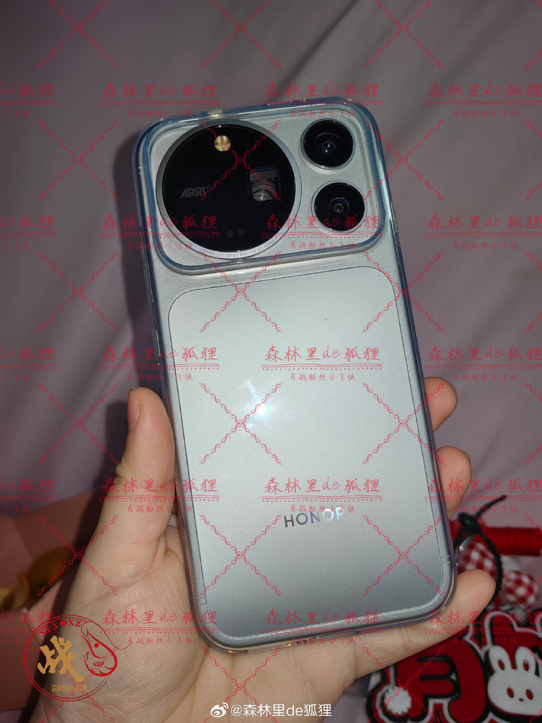 #肖战[超话]#哈哈哈兔兔我呀 #肖战1005生日快乐# 国庆拿到了荣耀magic 9 Pro max啦！ ​