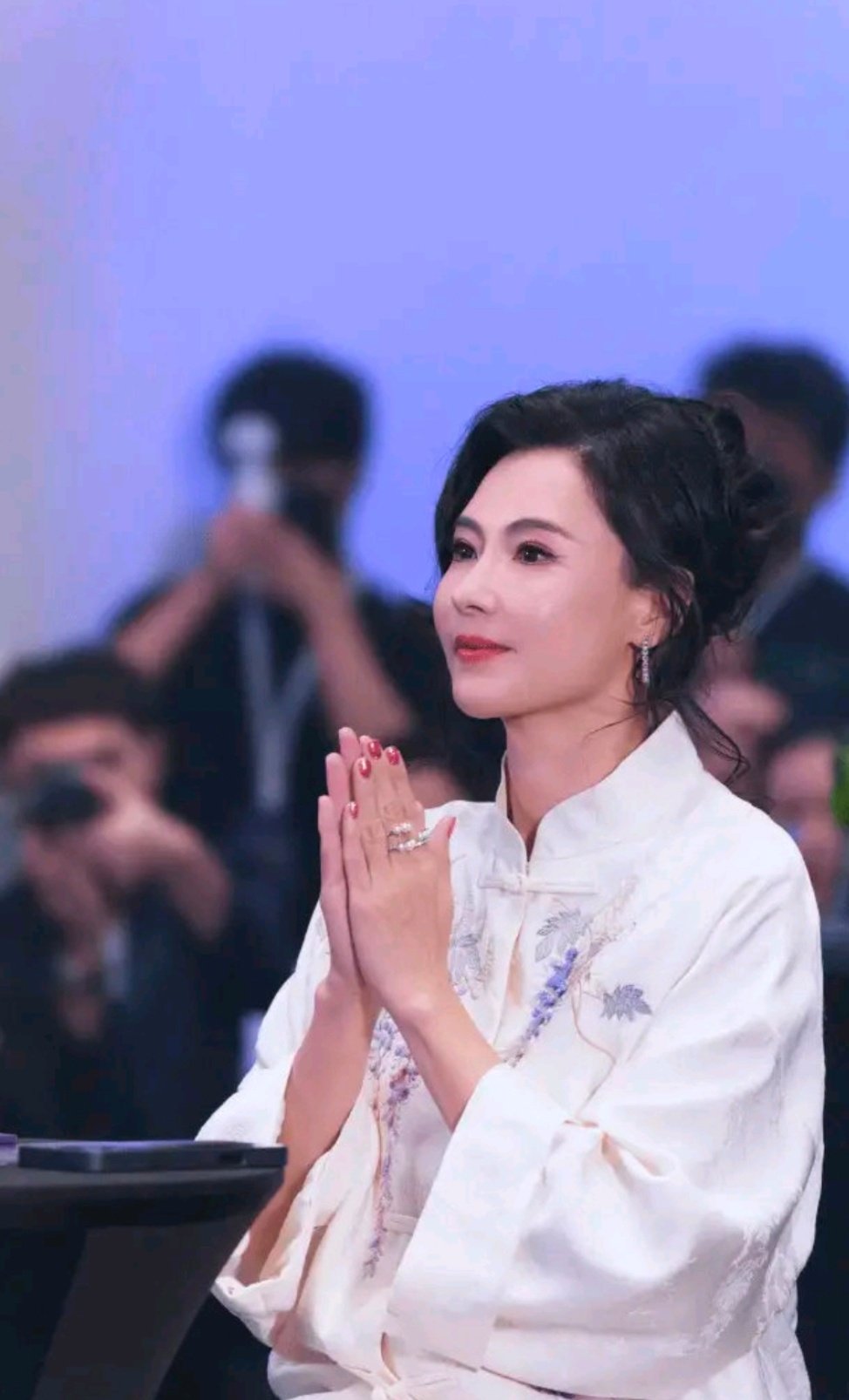 张柏芝公开聊育儿 直言带三个儿子很轻松 ​​​