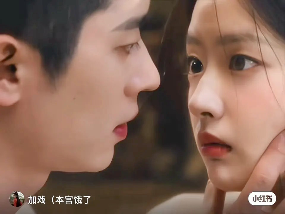 卢昱晓徐若晗谁更适合演绎柔弱感女主？ ​