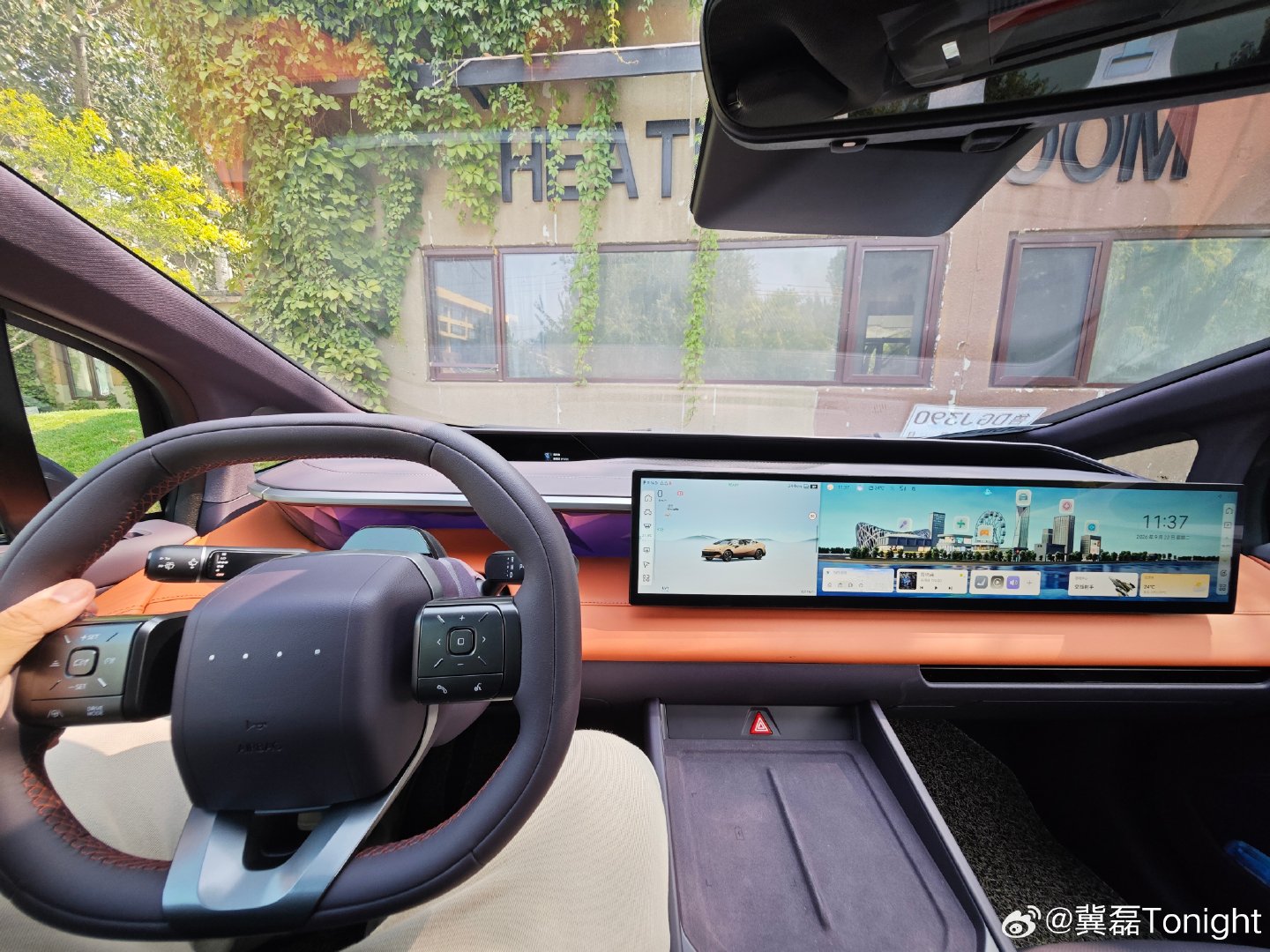 9.99万起这价格买合资电车，没毛病。
北京现代艾尼氪V已经体验过了，
总体瑕不掩瑜，对得起这个价格。
官方指导价9.99-13.19万元。
#北京现代艾尼氪V上市#  ​