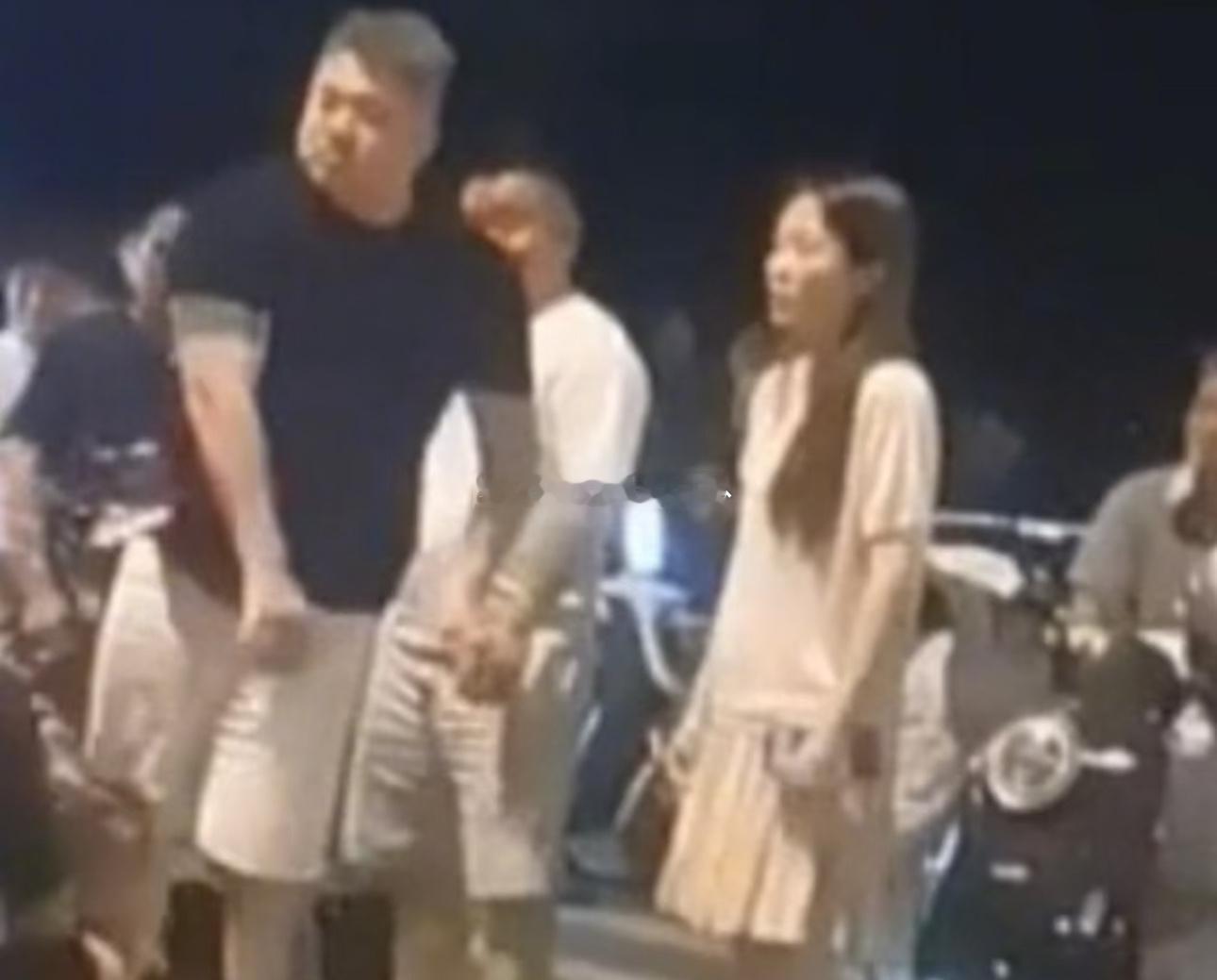 宁波夜市“西瓜砸头”事件有了最终结果，摊主小孟在遭到顾客夫妻连续用西瓜猛砸头部后，经警方调解，于9月19日获赔近7万元，而更令人感慨的是，摊主父亲透露儿子平时脾气火爆，当时手边就有西瓜刀，但他硬是全程