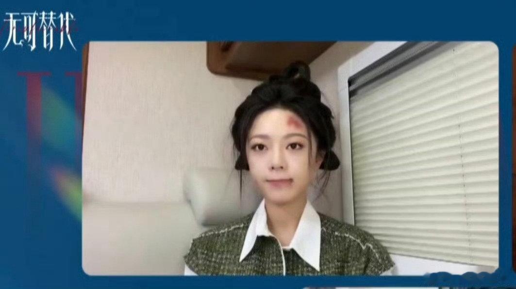 #赵今麦顶着受伤妆就来直播了#
拍戏结束马上就来直播啦～
这个麦麦太敬业[哇][哇]
吓了一跳，还以为拍戏途中受伤了，这个妆好逼真啊哈哈哈哈 ​