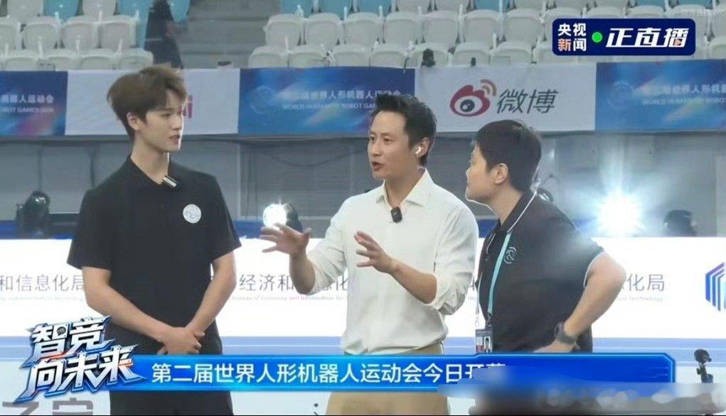 央视镜头下的李昀锐完全体制内男友，太正了！ ​