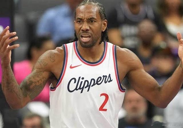 #伦纳德回应nba处罚# 北京时间9月3日，经过为期近一年的调查，NBA对快船开出了重磅处罚，联盟认定快船协助达成多笔交易，实质上构成工资帽规避。快船被剥夺5个首轮签，老板鲍尔默被罚款3000万美元，禁止参加球队事务一年，多位高管被停职，作为当事人之一的莱昂纳德只是被罚了70万美元，合同没有作废， ​