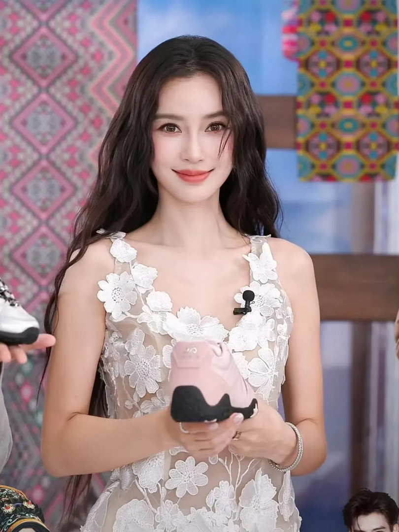 杨幂和baby谁直播状态更好呢？ ​