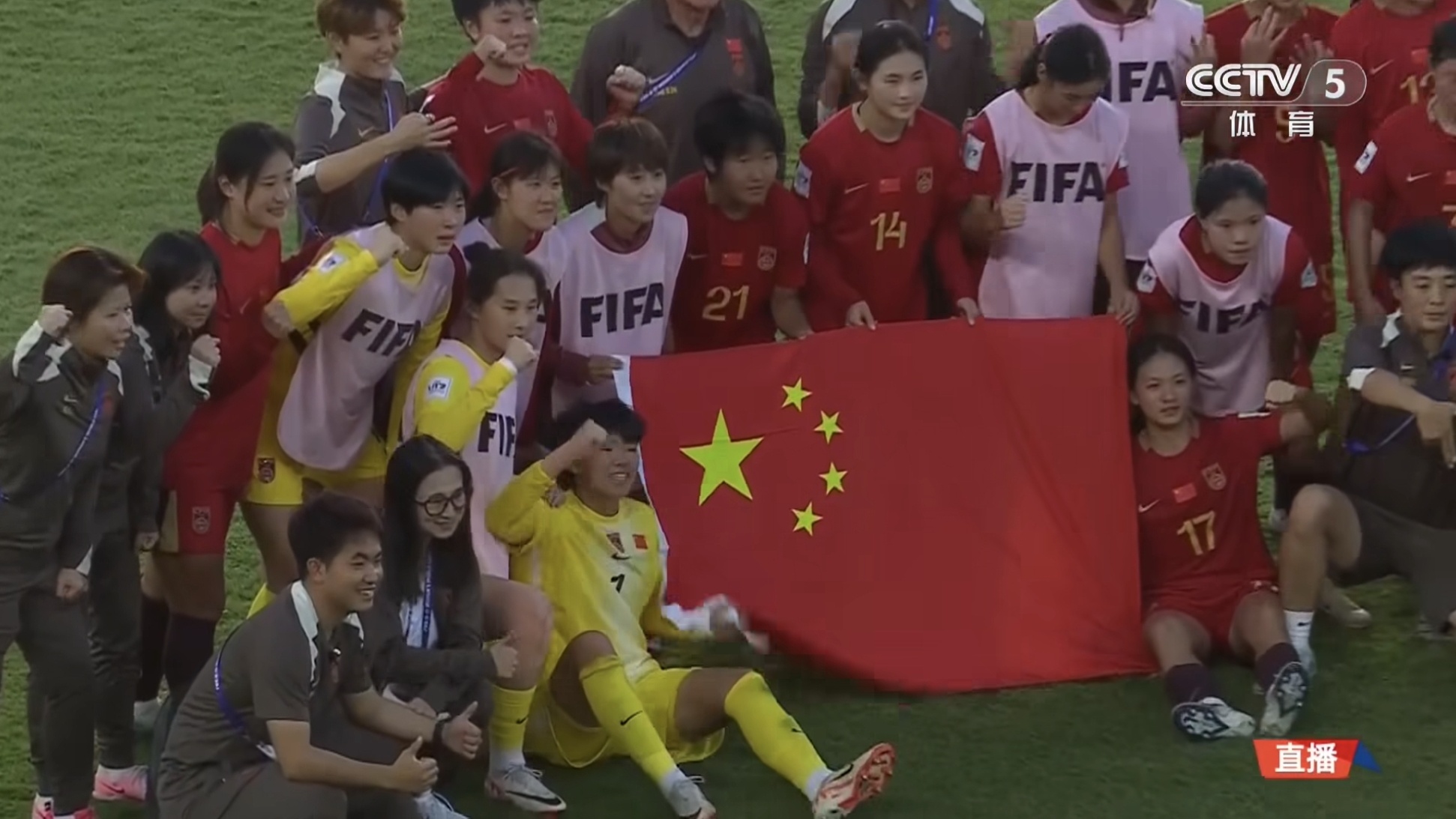 铿锵玫瑰再次绽放！马晓旭做到了！U17女足创造历史！年轻的一代让我们看到中国足球的希望！
中国U17女足的孩子们，常规赛顽强的与对手打成0比0，点球大战中4比3战胜法国队，创造历史的杀入八强！比赛结束后，马晓旭指导深深的长舒一口气，对马指导来说，这一刻是一种释放，马晓旭做到了！不少的孩子都流下了激动