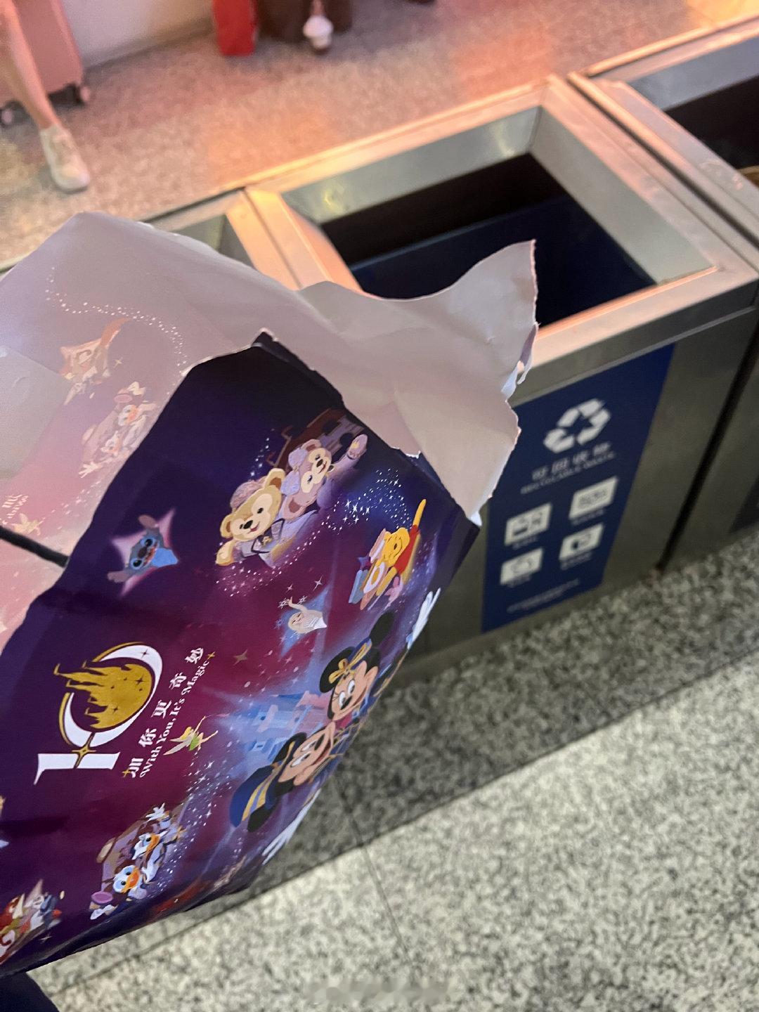 终于撑到高铁站了 ​