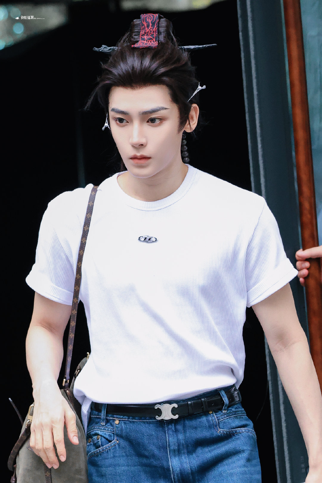 𝟐𝟎𝟐𝟔𝟎𝟖𝟐𝟑

上班

· #宝藏饭拍追光计划# 
· #‍今日星拍放送# ​