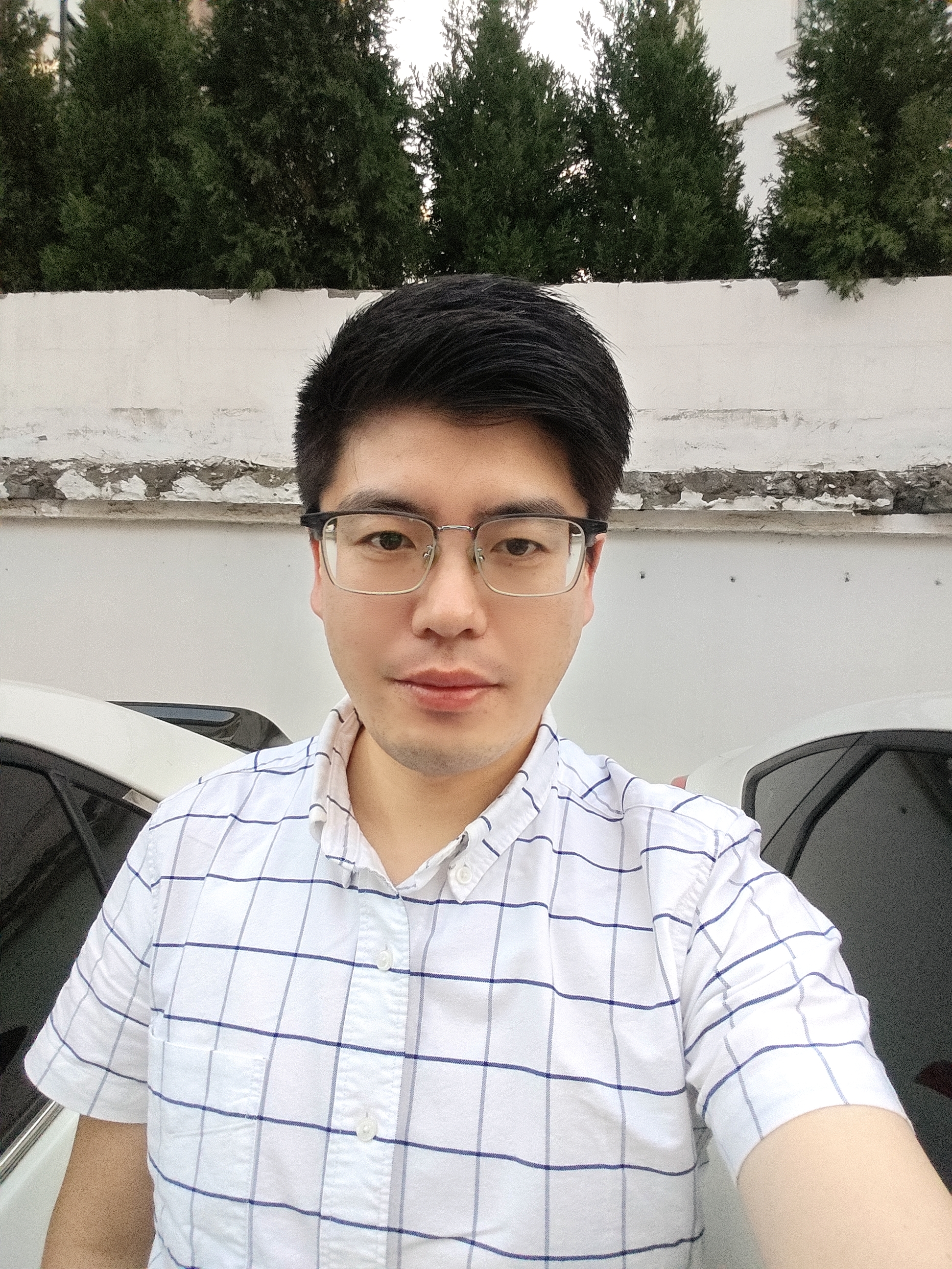 今天休息没上班吧
工作也心累，一直出不了业绩
昨晚还停电了，热的凌晨两点才睡着