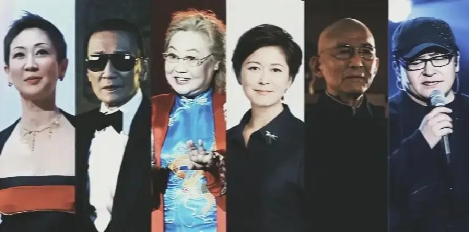 王鹤棣深夜独自一人现身机场，步履匆匆。

他连着几天几夜拍完了戏，又马不停蹄地赶去下一个城市参加活动，行李箱里的衣服换了一波又一波。
所以他才把自己裹得严严实实，把帽檐压得低低的，只想快点穿过人群，回到那个能让他喘口气的地方。