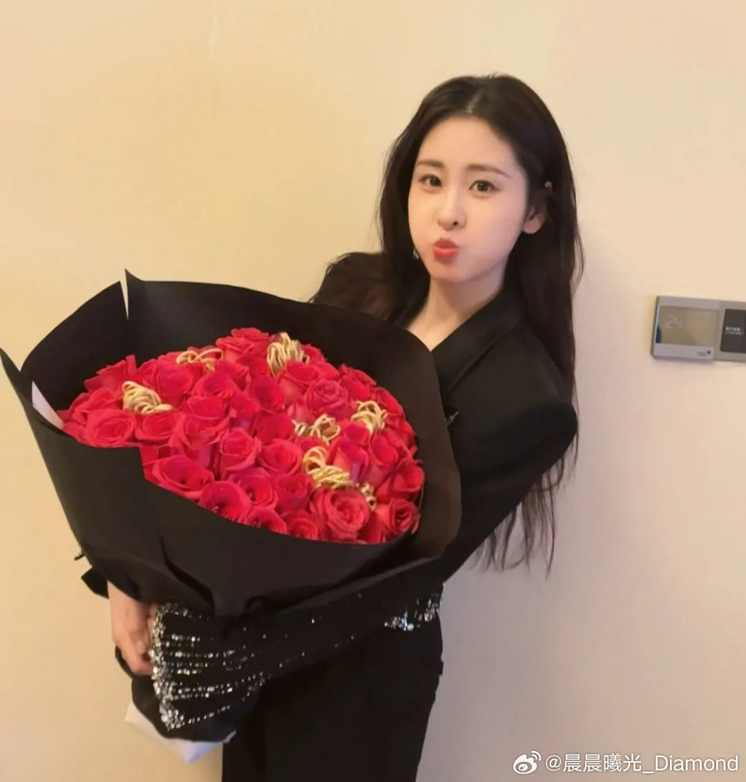 #张碧晨[超话]# zbc#急需张碧晨妆面教程# zbc#张碧晨和化妆师抢活干# 

遇见你不是幸运，而是命中注定

​