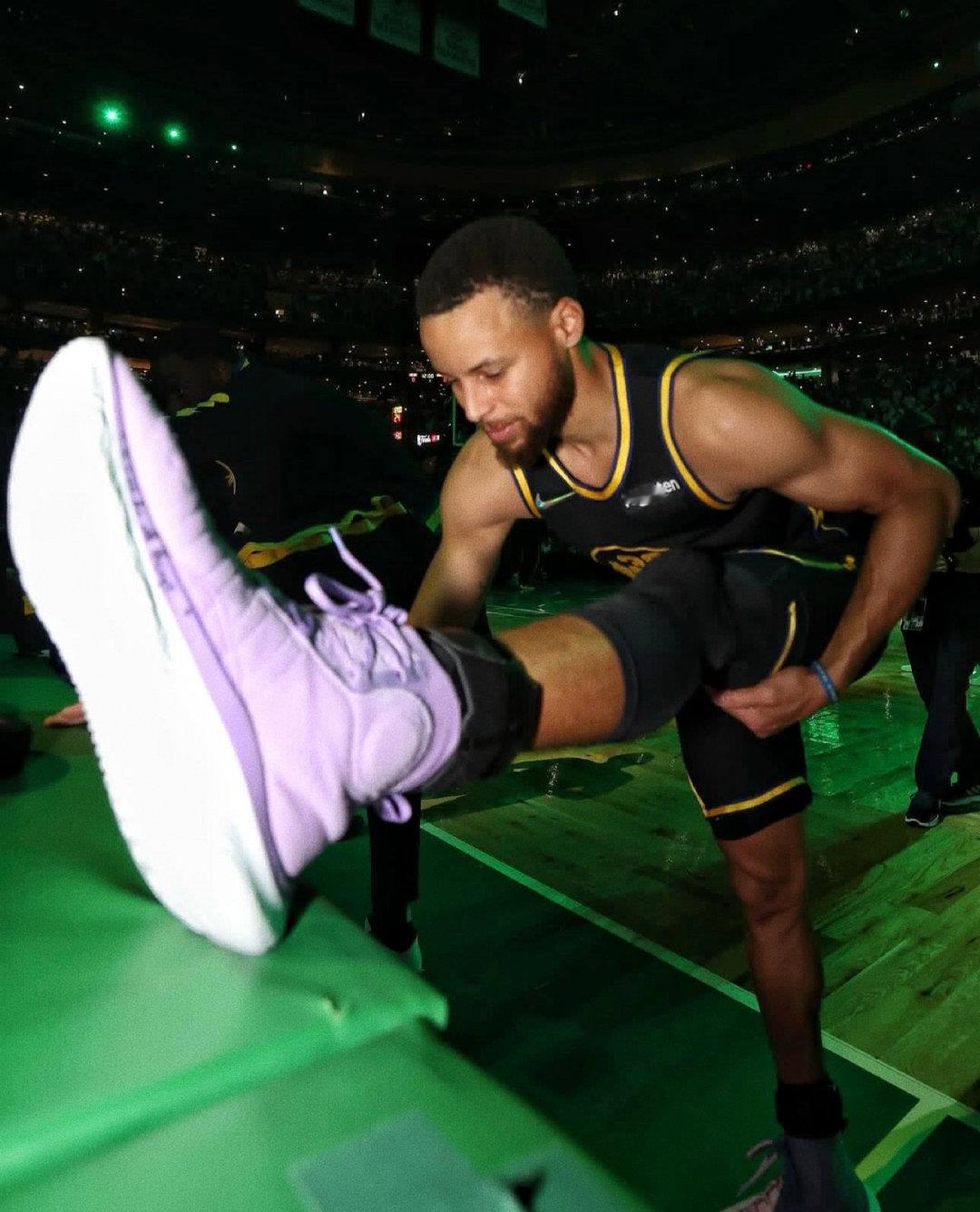 Stephen Curry

#库里东莞行# ​