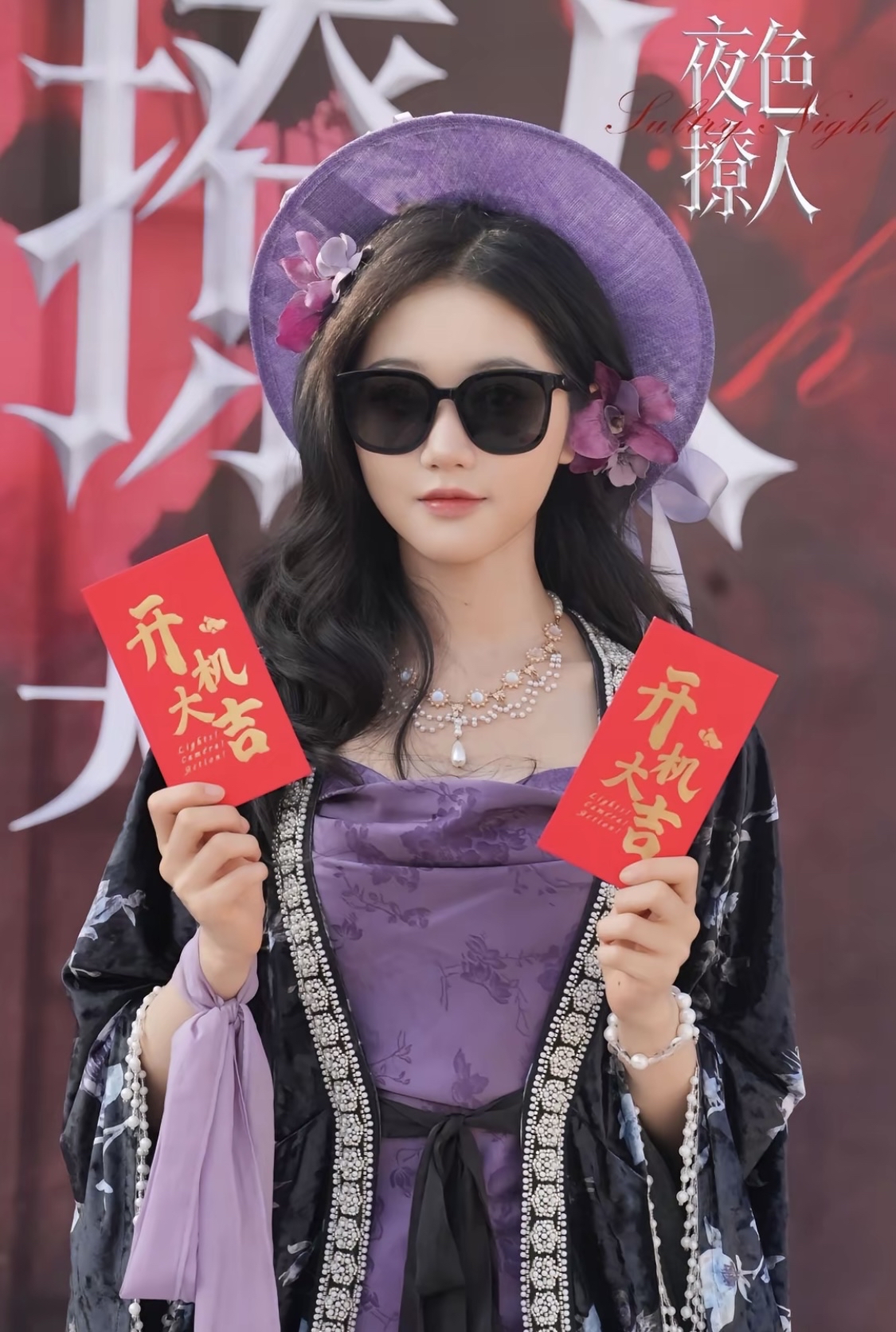 岳雨婷新作《夜色撩人》正式开机。这位从短剧圈崛起的“顶流花旦”，如今再...