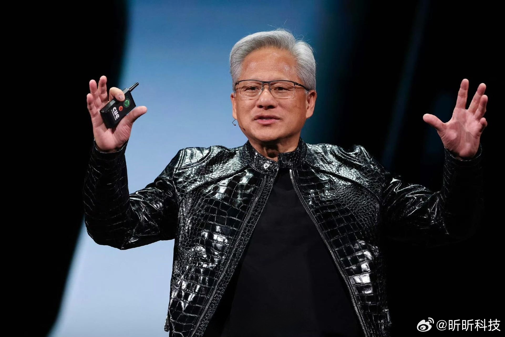 英伟达CEO黄仁勋在摩根士丹利科技大会上公开喊话：内存价格已成为AI发...