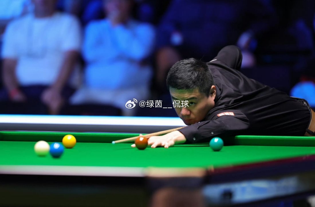 斯诺克英格兰公开赛1/4决赛，丁俊晖6-2击败凯伦·威尔逊，时隔17个月重返排名赛四强。赛后他坦言，本场临场进攻发挥不错，虽有小失误，但上手后多次一杆制胜，比赛胜负看现场发挥，接下来会专注打好每一轮。
#丁俊晖回应胜威尔逊晋级4强##丁俊晖##丁俊晖时隔17个月再进四强# ​
