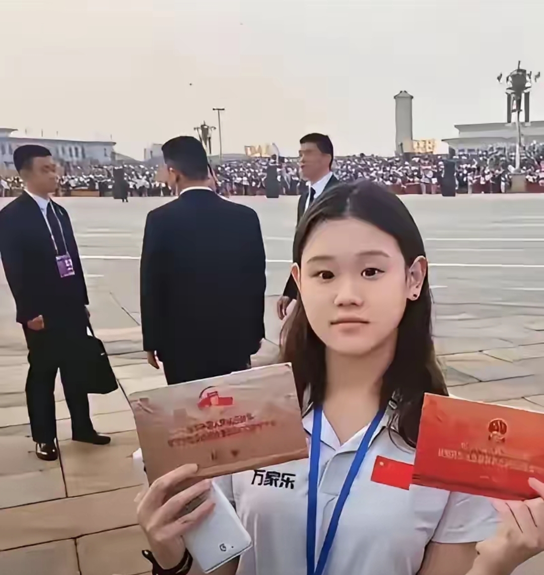 奥运冠军不知道自己有多少钱

被问到这些年挣的钱去哪了，张家齐的回答特别朴素：没乱花，也没亏，都存着。再往下问存了多少，她顿了一下——说不清。

钱写的是她的名字，卡握的是她妈的手。从第一次拿奖金开始，比赛奖金、队里津贴、商业合作进账，基本由母亲代管。有的直接打进她账户，她也懒得查，更别提自己盘算。