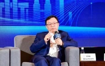 你绝对想不到，身家千亿的比亚迪创始人王传福，如今依然坚持每周雷打不动做一件事：拎着水果零食，溜达着去隔壁别墅，找嫂子吃饭！

很多人第一次看到这个细节都忍不住诧异，见惯了大场面的企业家，什么样的宴席没吃过，怎么偏偏钟爱隔壁的家常饭？
有时候他赶在饭点过去，嫂子开门看见他，还会笑着嗔怪：“你这大忙人…