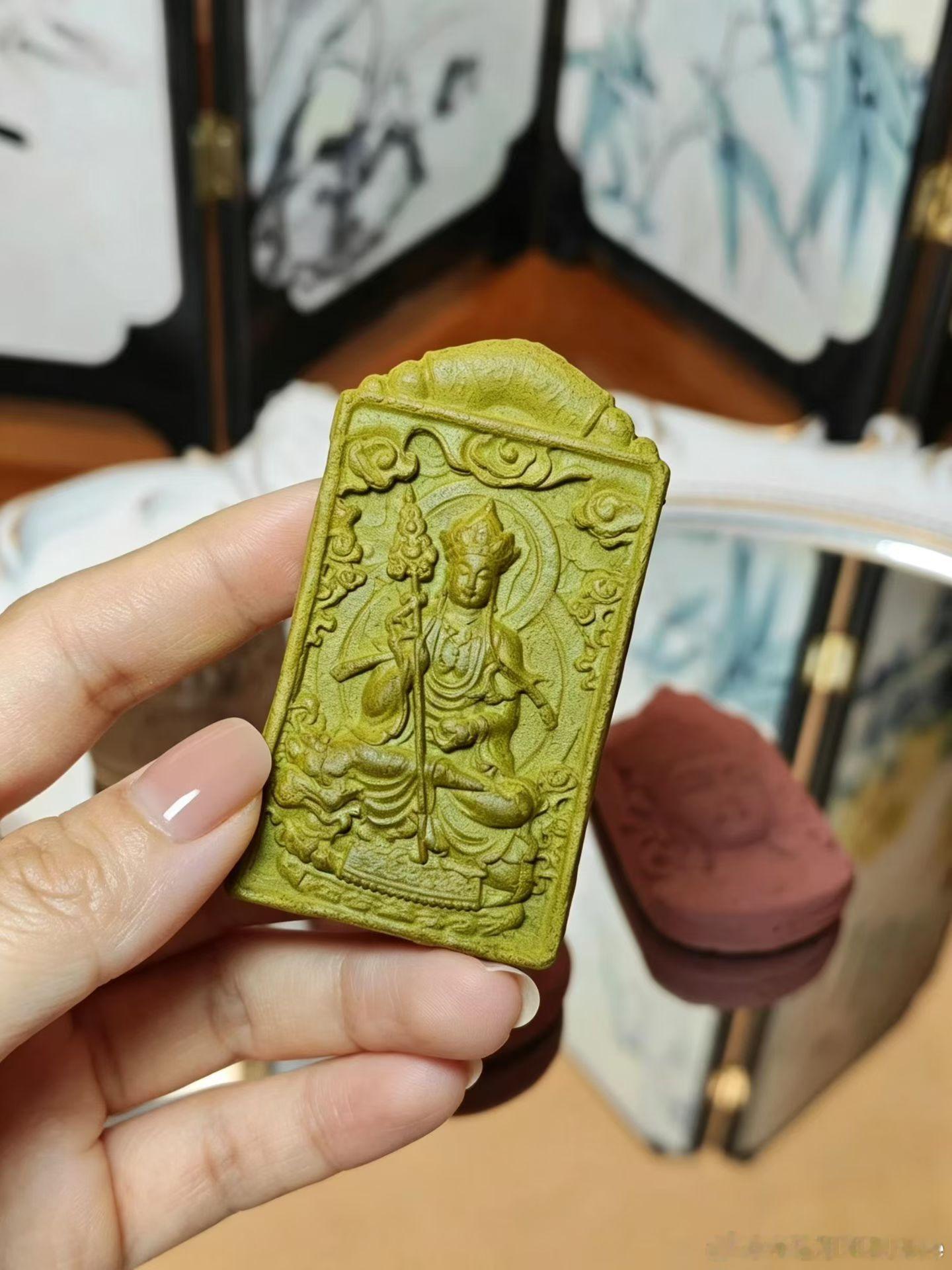  刚做好的两款合香牌 一尊观音，一尊地藏王。  尤其是地藏王，前前后...