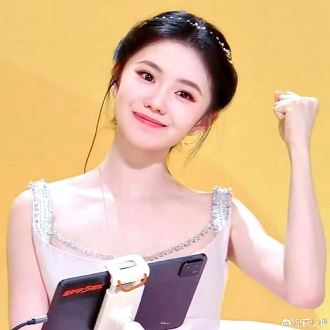 #刘浩存[超话]#老婆太萌了 我直接mua你一口[么么哒] ​