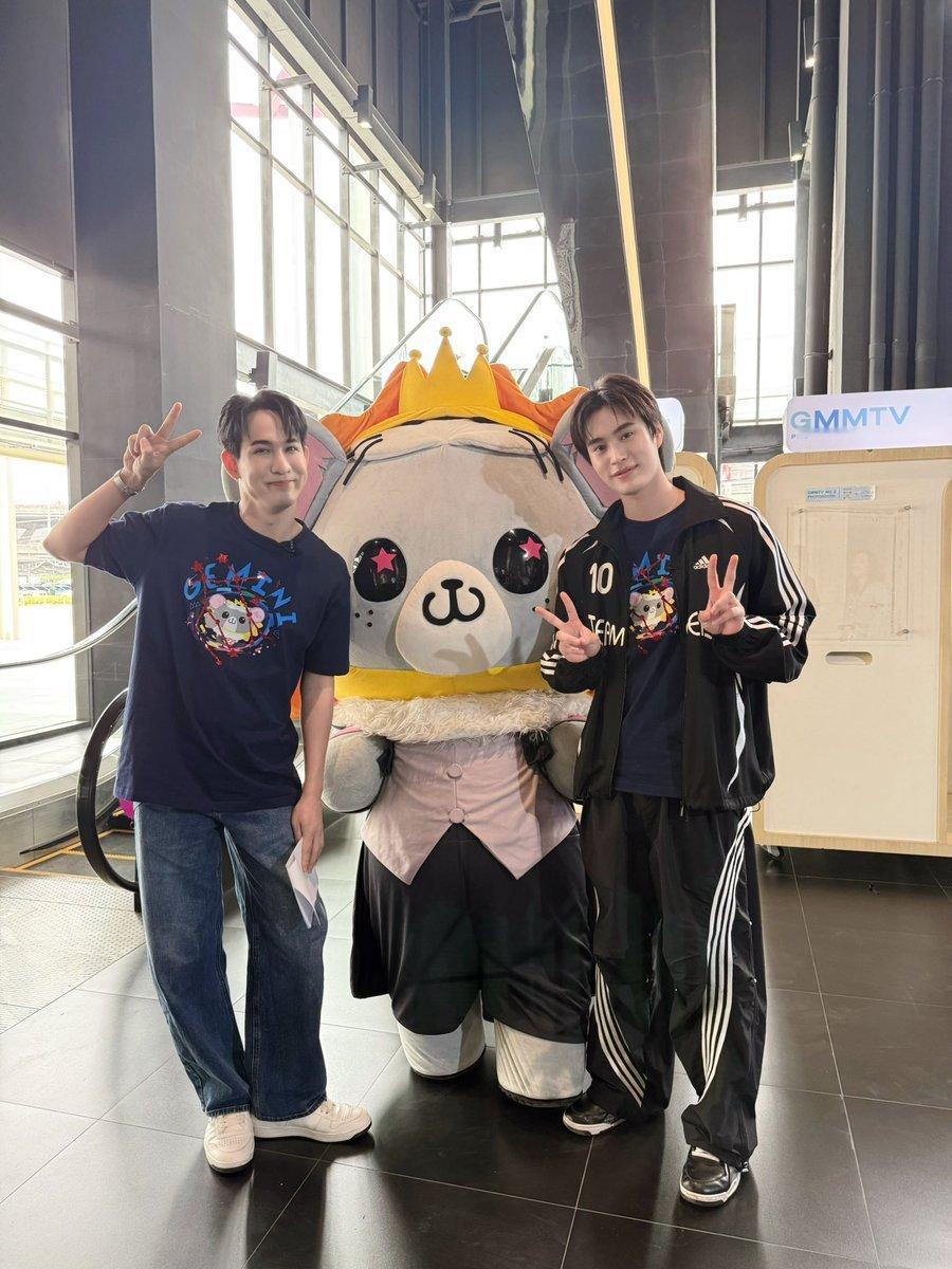 #geminifourth[超话]#  
哎呀 有宝贝儿子陪着✌🏻

#GeminiConcertLIVE ​