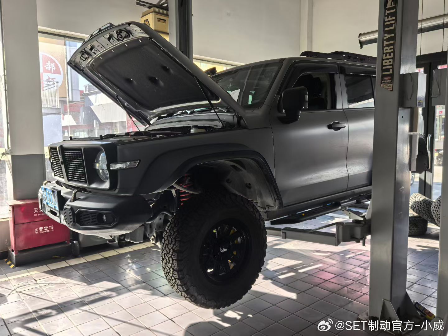 越野车型更需要强悍的制动
SET TX6六活塞 坦克300上车
颜值与性能兼顾  脚感稳定线性
#汽车改装 ##改装车 ##赛特制动##坦克300# ​