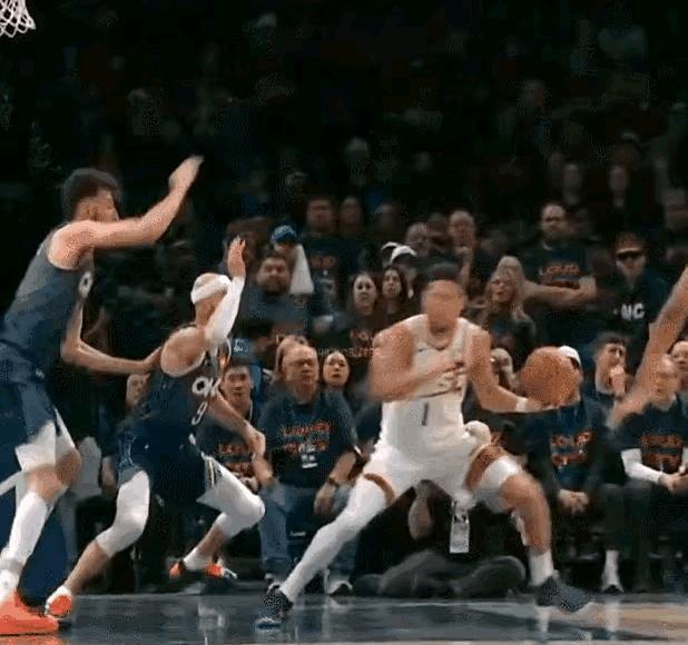 一模一样的动作，裁判吹罚一样，挑战结果却不一样？    马刺的福克斯...