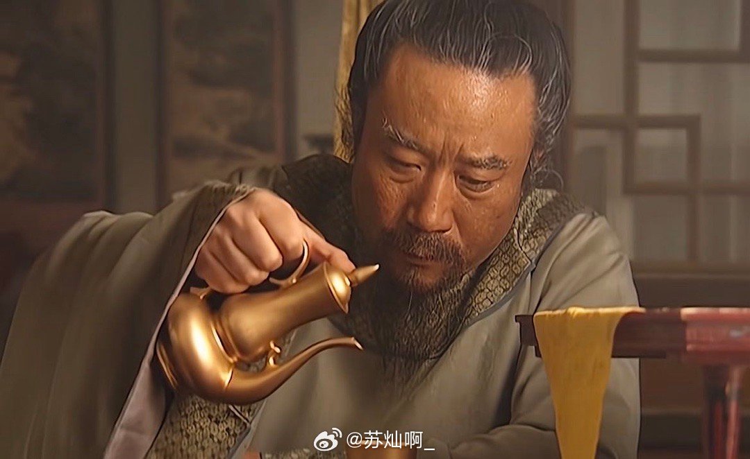 什么是一个好的演员，当年李雪健老师拍完《水浒传》回老家，被乡亲父老看见，人人喊打，说他演的宋江太不是个玩意儿了

这就是好的演员，这就是专业。

‖《水浒传》/李雪健/#苏灿说# ​