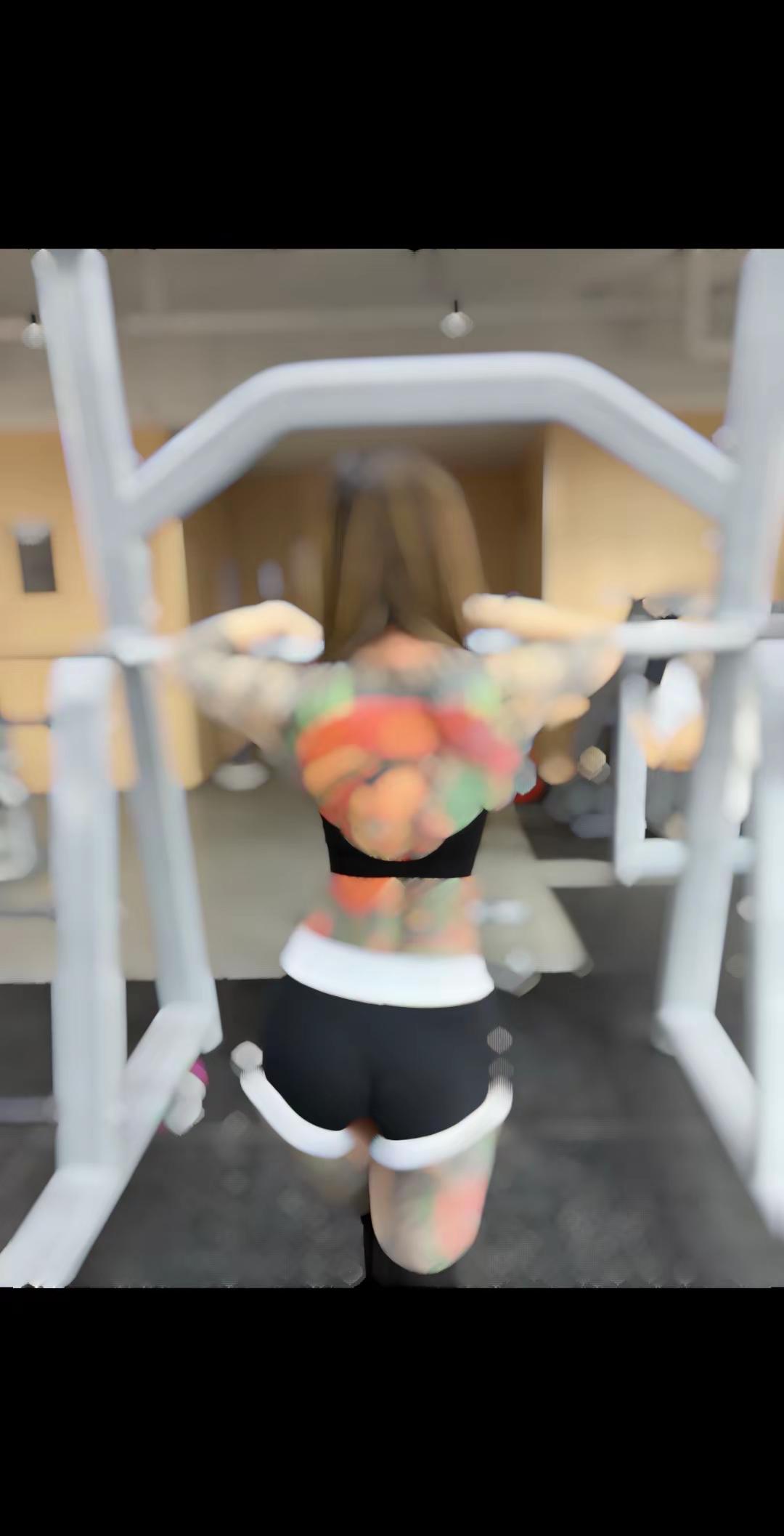 <p>美背杀 个性纹身 日式老传统 健身 露背 <!--{img:0}...