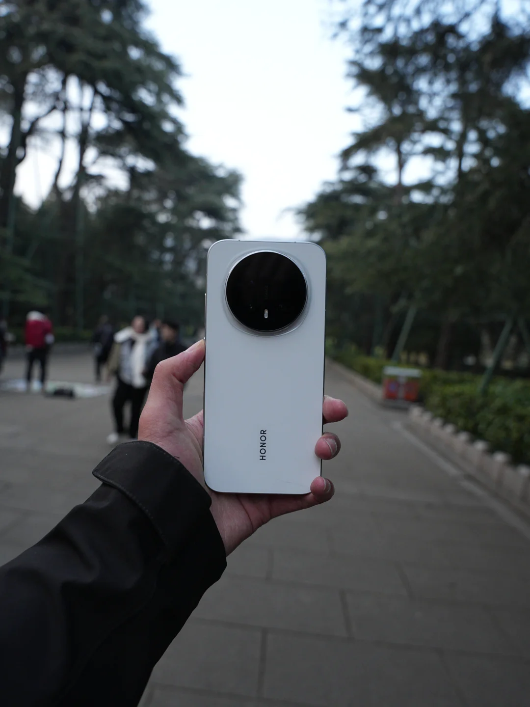 感觉华为这次遇上难缠的对手了， 买了华为mate80的人最近都不做声了...