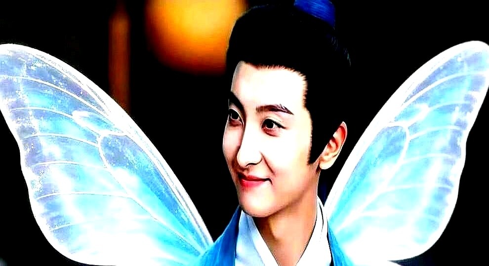几十万网友大半夜不睡觉，全跑去围观两个大男人在评论区扯头花。

刘学义前脚刚发文吐槽自己唱曲比不过、被蝴蝶耍了，牛骏峰后脚直接杀到评论区，甩出化蝶梗反将一军。两人你来我往，字里行间那股子情敌互掐的酸味儿直接溢出屏幕。

这哪是私人恩怨，分明是把戏里的修罗场活生生搬到了台面上。生硬的广告词全省了，俩人