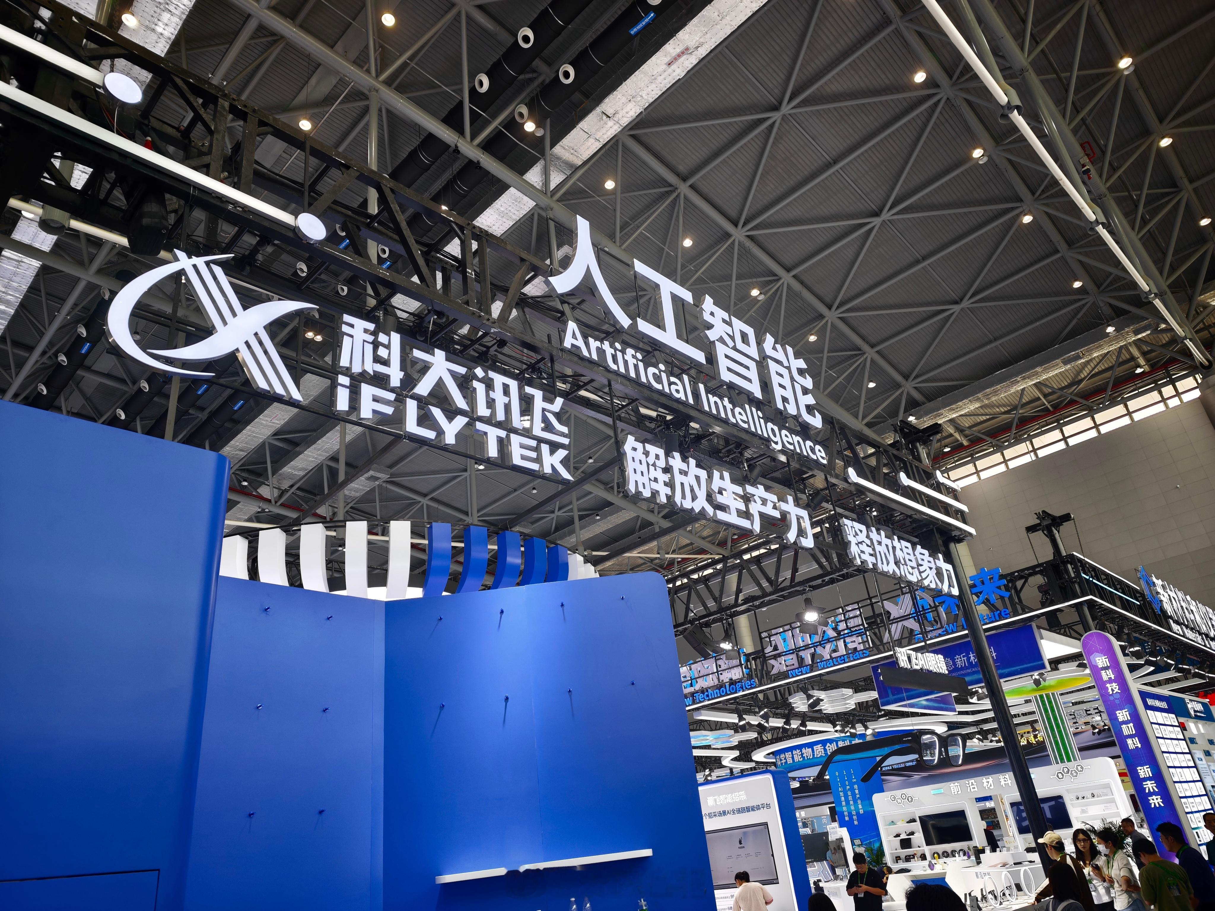 2026世界制造业大会  9月20日2026世界制造业大会即将在合肥盛大开幕！2026 年 19日下午合肥市自媒体联盟提前探馆滨湖国际会展中心，打卡科大讯飞、长鑫存储等合肥硬核企业展台，近距离感受人工智能，机器人，新能源、半导体等前沿科技。提前感受创新成果，讲好合肥智造故事，静待盛会启幕！  合肥·合肥滨湖国际会展中心