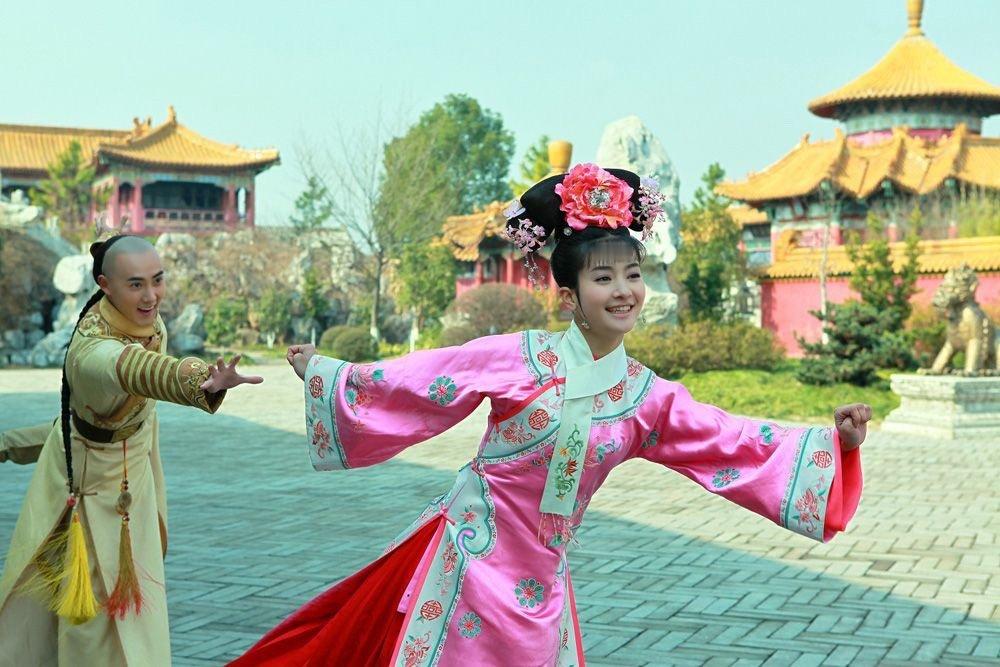 #张睿李晟[超话]#  

  新还珠格格｜张睿李晟

  小燕子飞，五阿哥追～ ​