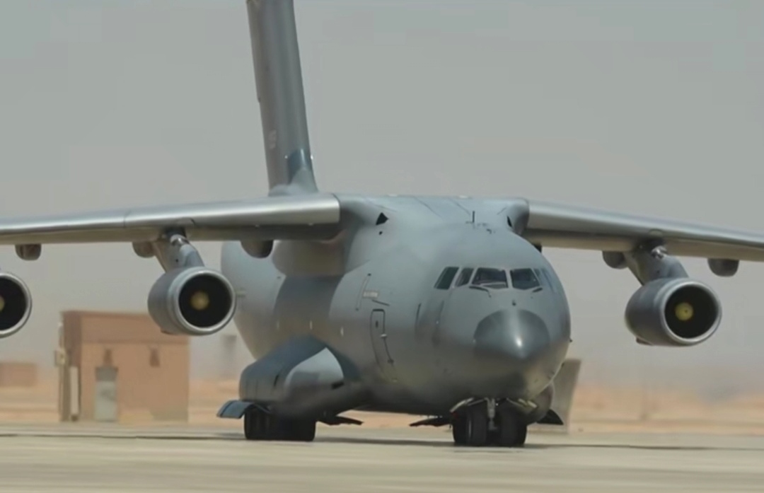 中国空军多型战机已经全部抵达埃及，运油-20A、歼16等战机跨越6000多公里，途经两大洲四个国家，飞行近9小时，彰显中国空军强大实力。

据央视军事报道，8月21日，中埃“文明之鹰﹣2026”参训战机全部抵达埃及，这是两国空军第二次开展联合训练。
这一次，中国空军派出加油机、歼击机、特种机、直升机