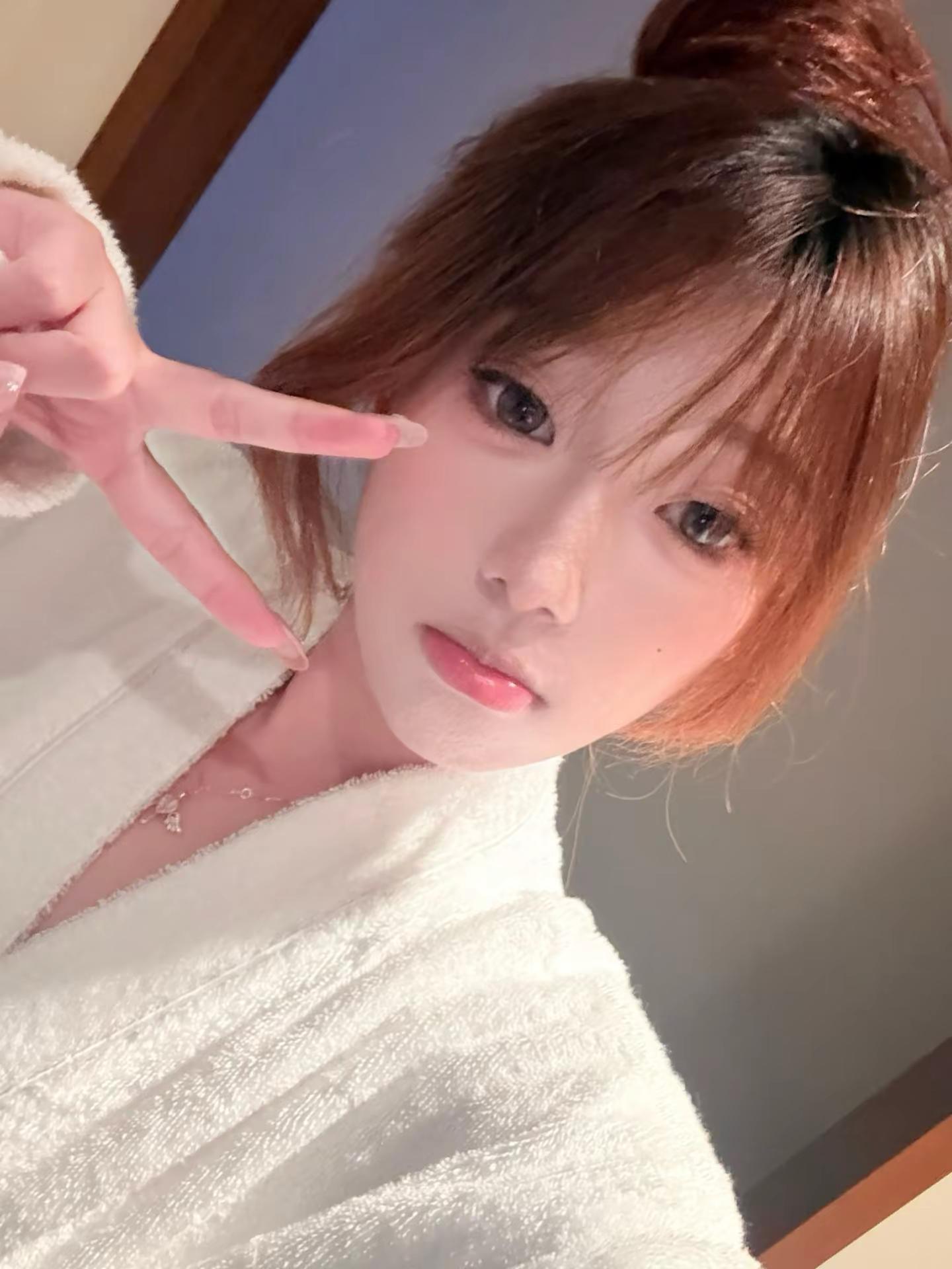 <p>学姐 萌妹子 <!--{img:0}--><!--{img:1}...