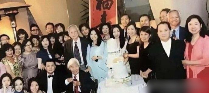 王菲当⁠‎年肯定真心‏﻿爱﻿﻿‎过‏‎李亚鹏，不信你瞧这﻿⁠个﻿细节！‎‎ ​