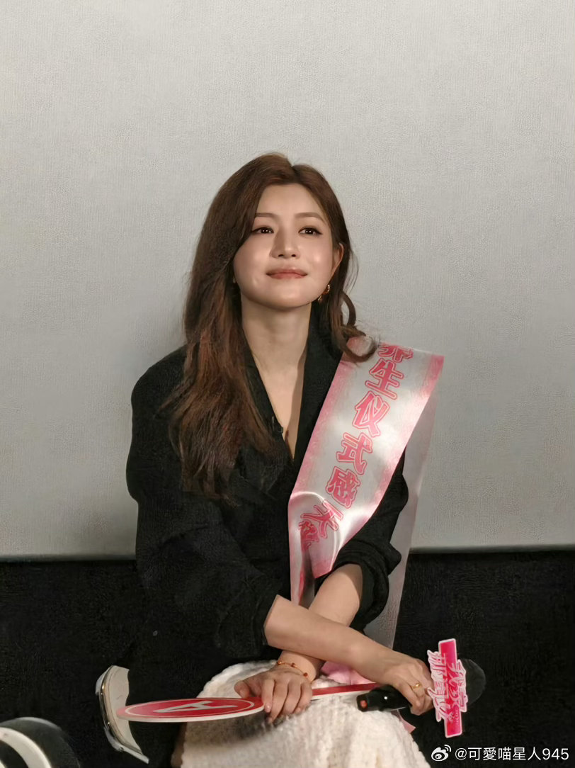 姐姐看起來聰明、有深度又優雅，她有一種很棒的知性美，實在太美啦[送花花][awsl]
#陈妍希[超话]##陈妍希##陈妍希天天开心##世界很大妍希很小##我家那闺女##陈妍希我家那闺女# ​