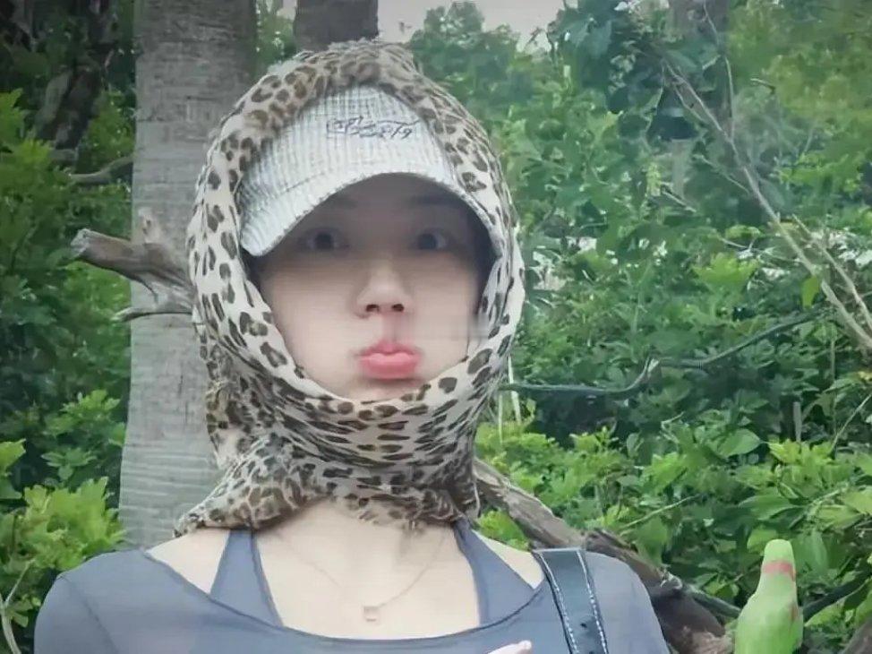 冯禧与许嵩婚后首次晒出游照，很难想象梦女粉现在是什么感受[允悲] ​