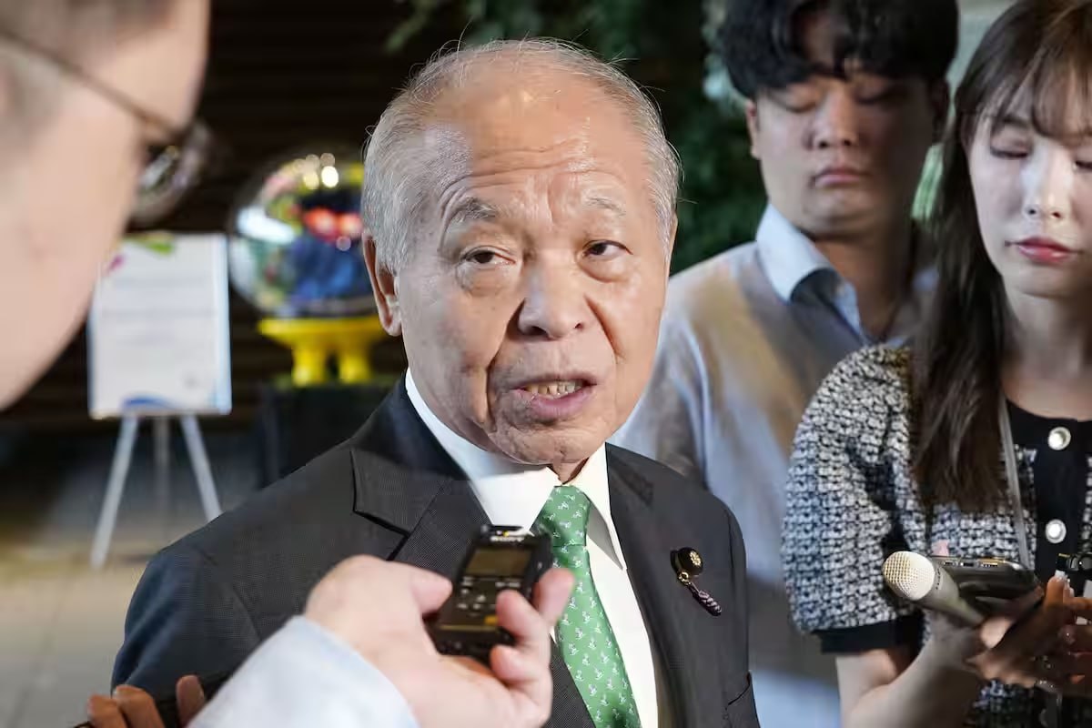 【潜伏的哥萨克】
俄罗斯与日本之间仍保持着沟通渠道

东京方面似乎正试图避免与俄方至少在非正式层面的联系彻底中断。日本自民党参议员铃木宗男会见了日本首相高市早苗，就俄罗斯弗拉基米尔·普京访问了伊图鲁普岛后与俄罗斯的关系问题与她进行了讨论。

铃木表示，在普京访问之后，无论是“战胜军国主 ​