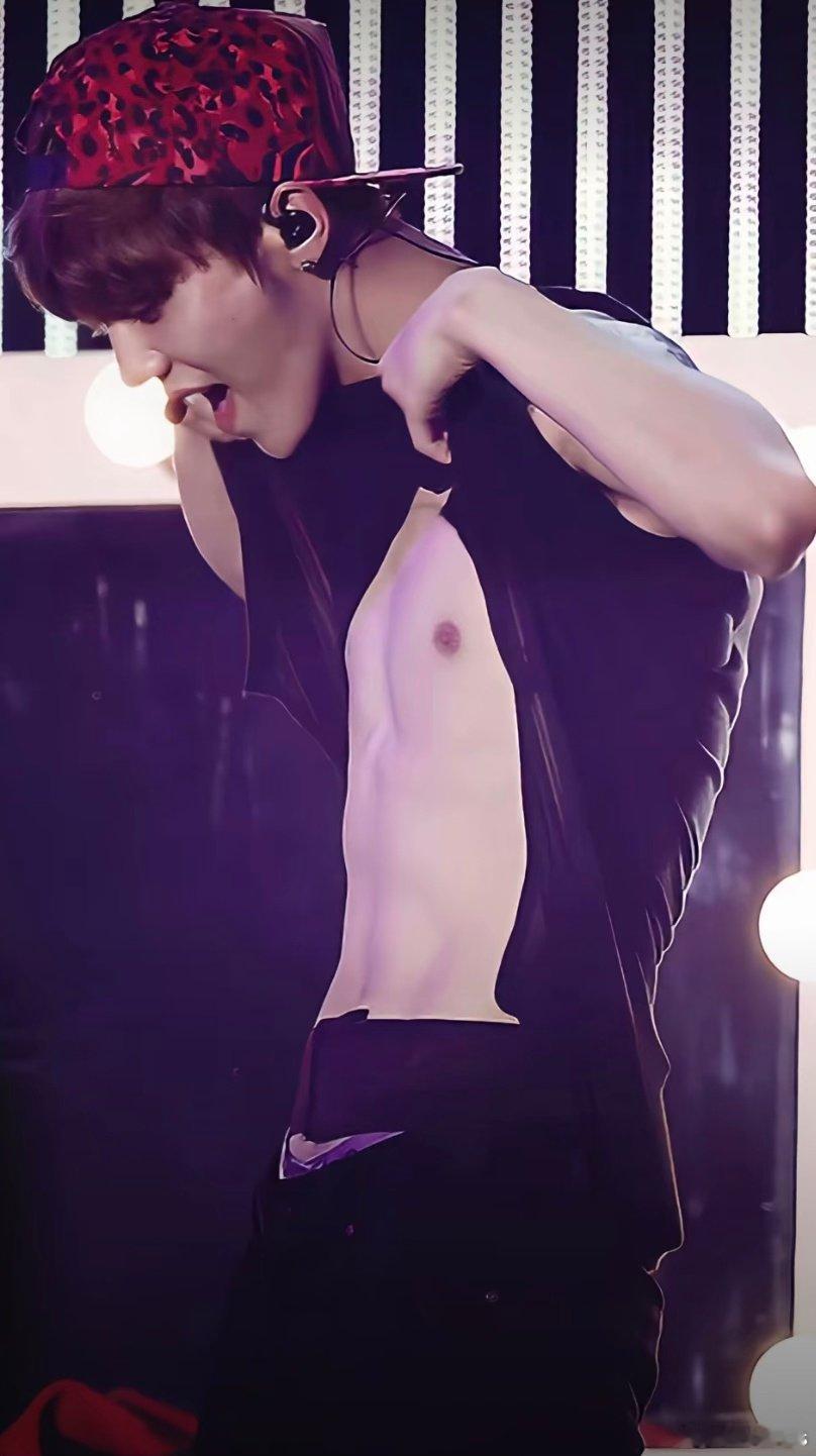#鹿晗[超话]# 哥哥什么时候能跟以前一样[爱慕]
os:真希望鹿哥现在不要怕冷 ​