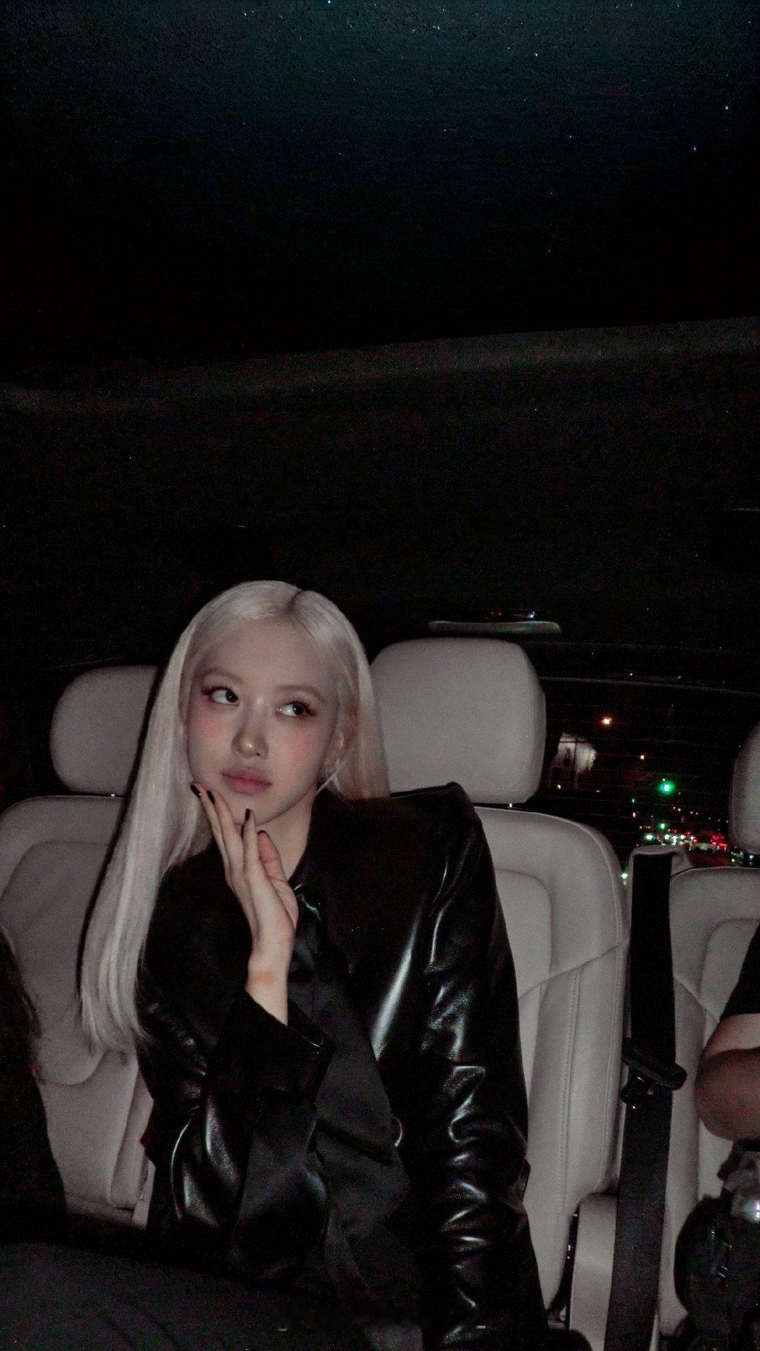 #ROSÉ[超话]##朴彩英# ysl壁纸分享
cr.chichurabbit__ ​