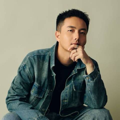 开车的舒克