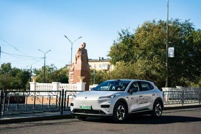 跨越十国，一万公里奔赴巴黎！🚗深蓝S05欧亚万里纵贯之旅收官在即
打卡纽北赛道、穿行欧洲古城，直面复杂路况，硬核实力全程在线。
开国产电车驰骋亚欧大陆，深蓝双子星S05&S07即将亮相巴黎车展，向世界展示中国智造。
#全新深蓝S05欧亚万里纵贯 #深蓝S05欧亚万里行 #长安汽车 ​