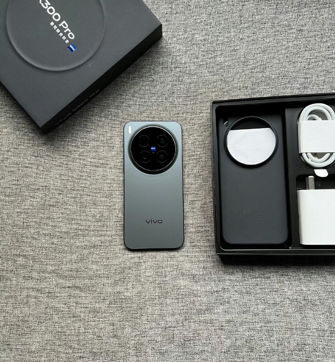 vivo X300 Pro 卫星通信版 16+512G 黑色，仅使用半个月闲置，成色完美全套，全国联保至2027-05-26，4499 ​