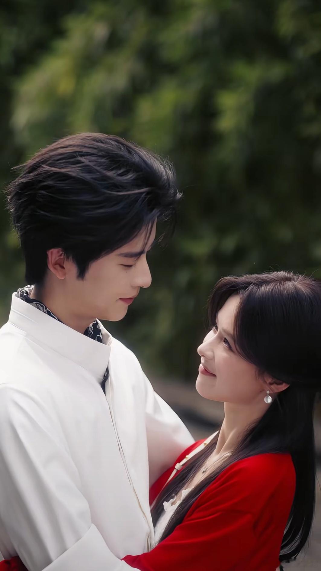 记录2026年看过的短剧之270《京港灼夜》
1️⃣演员：一航（靳柏寒）➕余茵（舒影）
2️⃣推荐指数⭐⭐⭐✨
3️⃣推荐理由：先婚后爱小甜本，一见钟情，见S起意，虎狼之词不断，超级超级甜，男主撩起来，酥到骨子里了，人设高光，中间女配和渣男太烦了，反复蹦跶，要是多点甜甜的二人转就好了[赢牛奶]

 ​