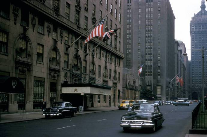五十年代，Kodachrome 记录的纽约。 | 📷：Harold Mayer ​​​