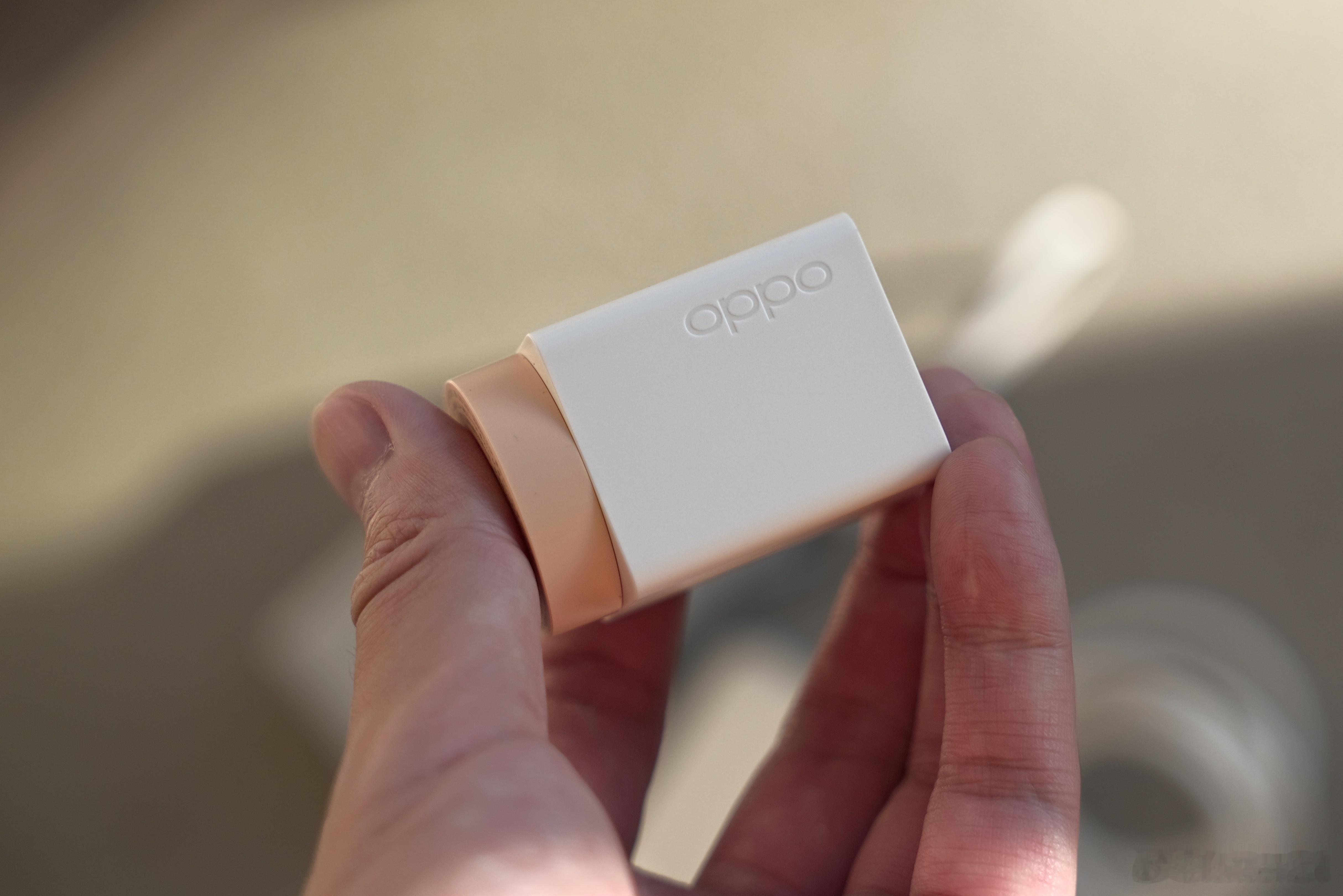 配件跟着主力机走妥妥的，最近 OPPO 用的多些，全新上架的充电三件套准备上～hh...[赢牛奶]

- OPPO SUPERVOOC 120W 超能舱超级闪充移动电源 15000
- OPPO 120W 小方瓶双口超级闪充氮化镓充电器
- OPPO 100W 小方瓶 Pro 超级闪充氮化镓充电器

新款移动电源采用新国标品质电芯，安规和认证可放心之外主 ​