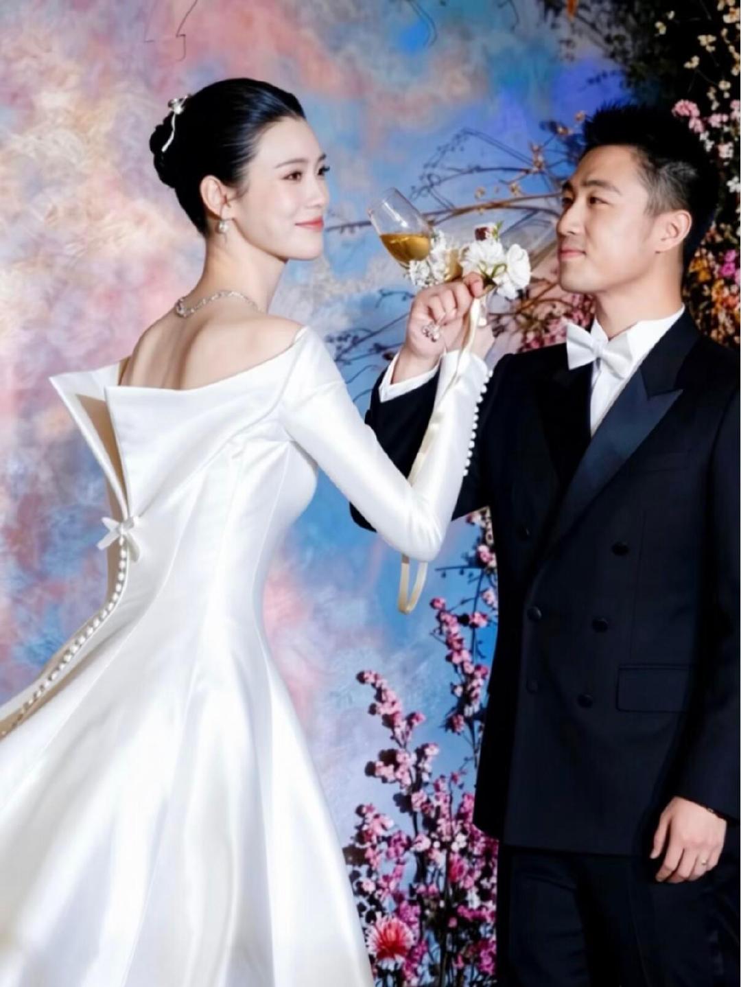 #奚梦瑶回应重回维密舞台# "comeback"这个词从奚梦瑶嘴里说出来特别有力量，八年不是空白，是沉淀 ​